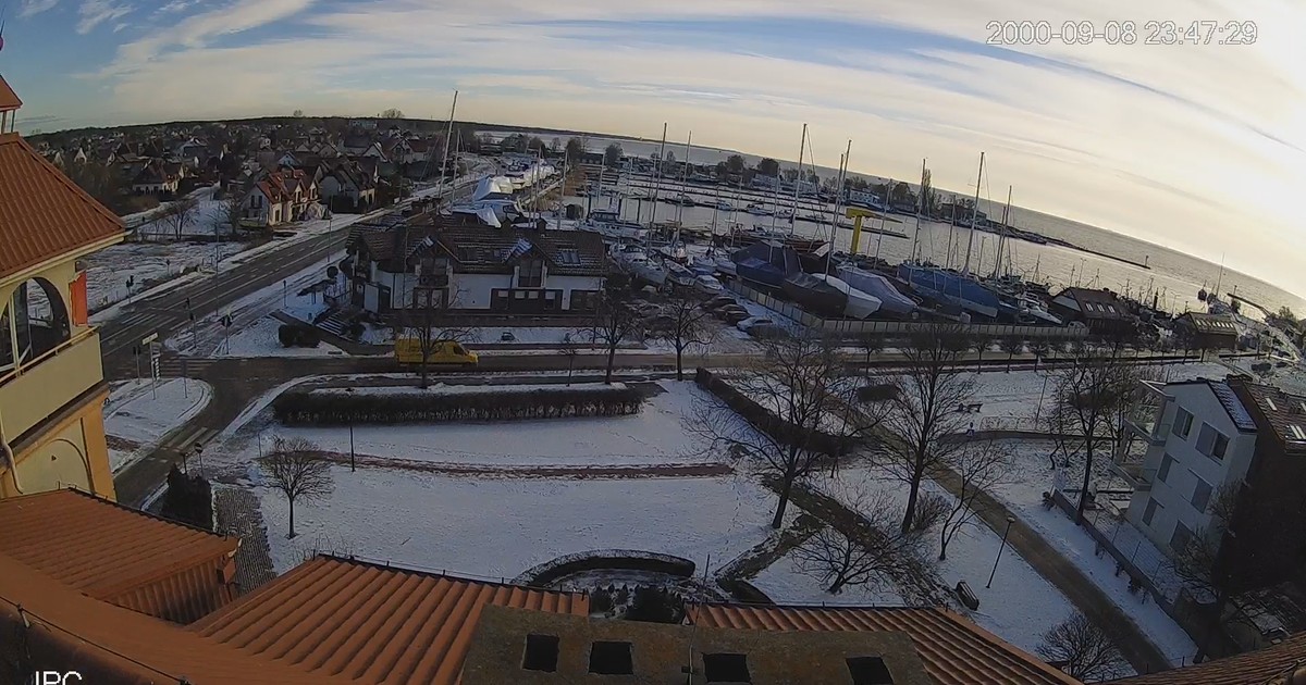 Te miejsca nad Bałtykiem dzieli kilkanaście kilometrów. Nie do wiary, co pokazały kamery