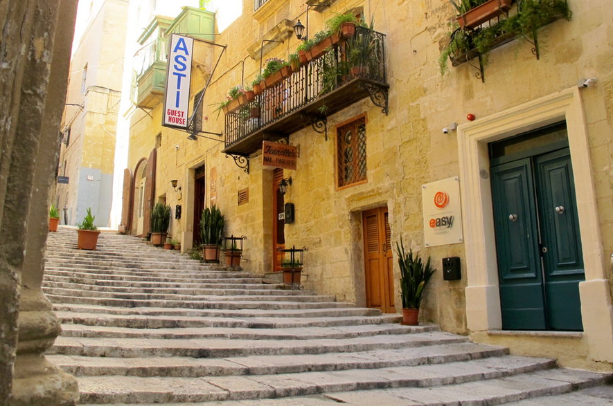 Hotelik Asti Guest House w Valletcie, gdzie dwie noce spędził Kajetan P.