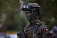 Polscy żołnierze mają przestarzałe mundury. Żeby nie marznąć, musieli sami kupować kurtki