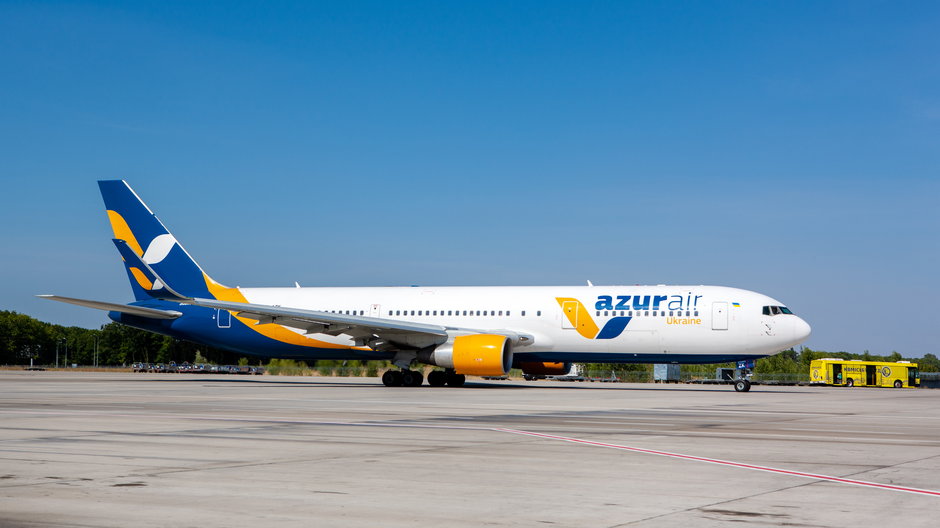 Samolot linii Azur Air Ukraine