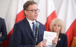 Prezes IPN: Najlepsi ludzie odchodzą od nas w związku z niskim wynagrodzeniem