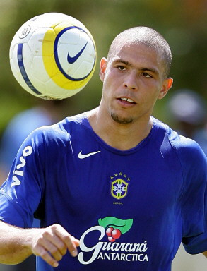 FBL-WC2006-QUALIFIERS-BRAZIL-RONALDO