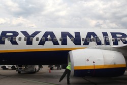 Linie Ryanair chcą wyposażyć samoloty w szersze drzwi