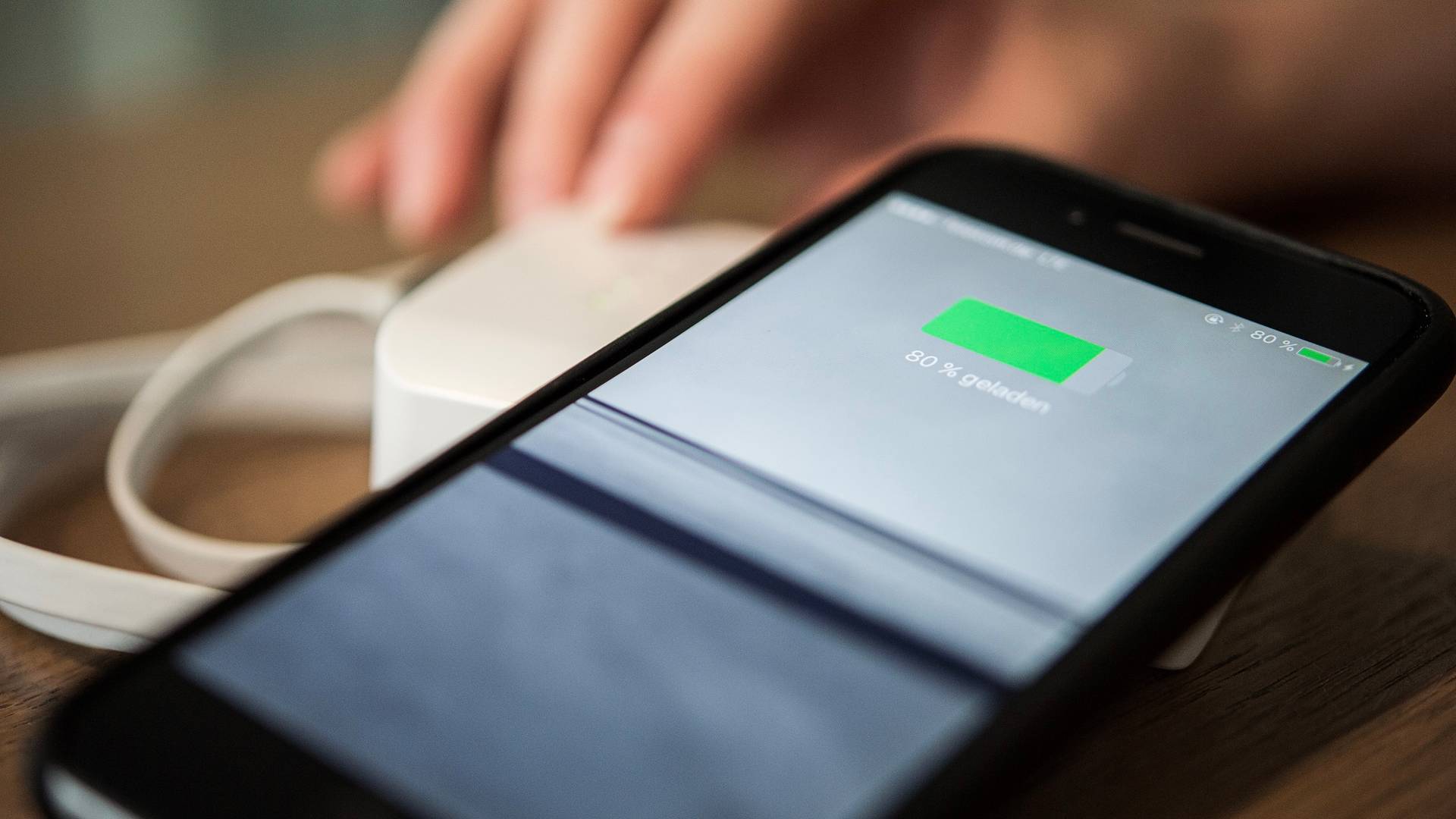 10 Tipps für den Handy Akku - Noizz