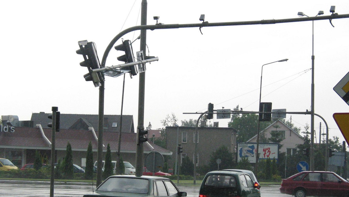 Drogowcy chcą zmodernizować sygnalizację świetlną na skrzyżowaniu na obwodnicy Opola - podaje "Nowa Trybuna Opolska"