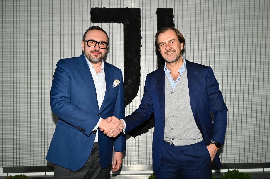 Przemysław Kral prezes zondacrypto i Francesco Calvo, dyrektor zarządzający ds. przychodów i rozwoju piłki nożnej Juventusu.