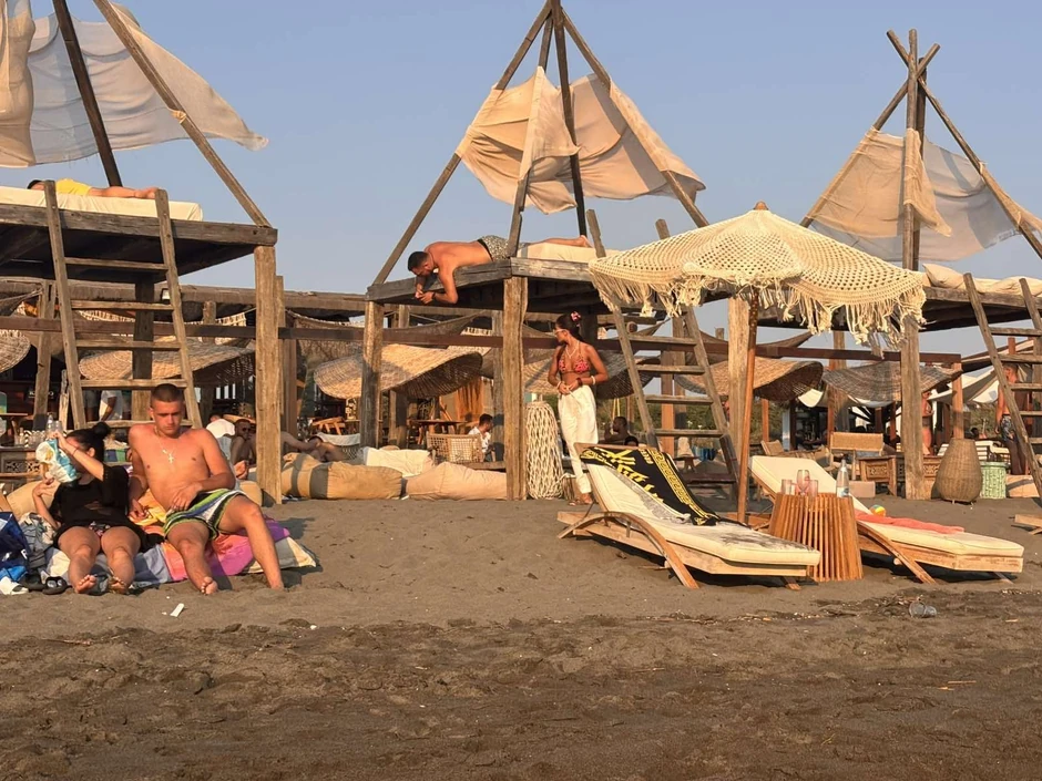 Anđela Đuričić i Gastoz, paparaco