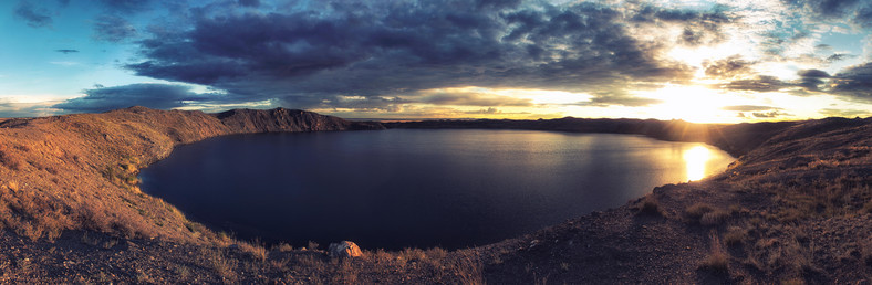 Jezioro Chagan, czyli "Jezioro Atomowe", na poligonie testów nuklearnych Semipałatyńsk w Kazachstanie