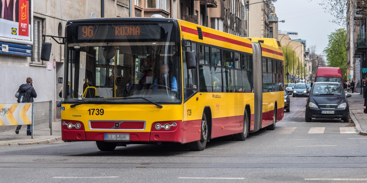 Groza w autobusie w Łodzi. 31-latek wymachiwał siekierą