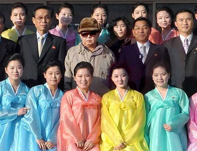 Przez lata Kim Dzong Il był czczony jako Umiłowany Przywódca, podczas gdy jego ojciec pozostawał Wielkim Wodzem