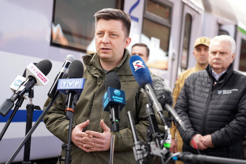 Polski pociąg sanitarny będzie zabierał rannych z Mościsk na Ukrainie - poinformował w Przemyślu szef KPRM Michał Dworczyk.