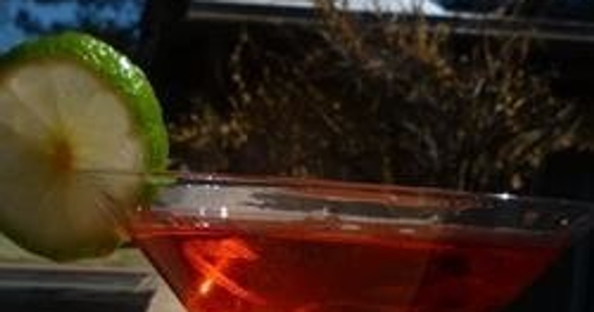 How to make the Tres Chic Pomegranate Martini Pulse Nigeria