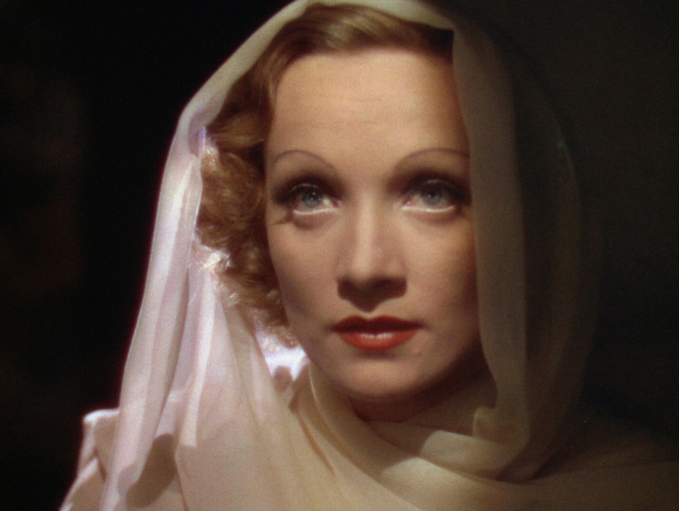 Marlena Dietrich w filmie "Ogród Allaha" (1936)