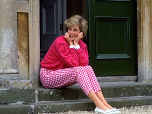 Diana hercegné élete utolsó nyarán viselte a legemlékezetesebb ruhákat: íme 8 darab, amitől a mai napig összeszorul a szívünk