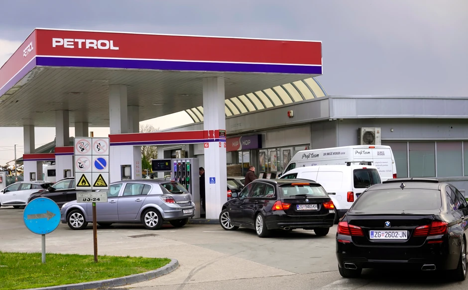 Hrvatska redovi pumpa gužva benzin