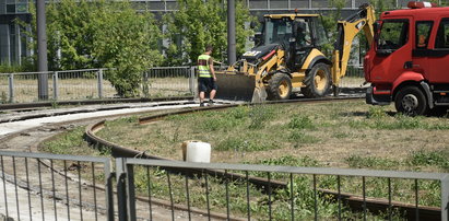 Tramwajarze wymieniają nowe tory