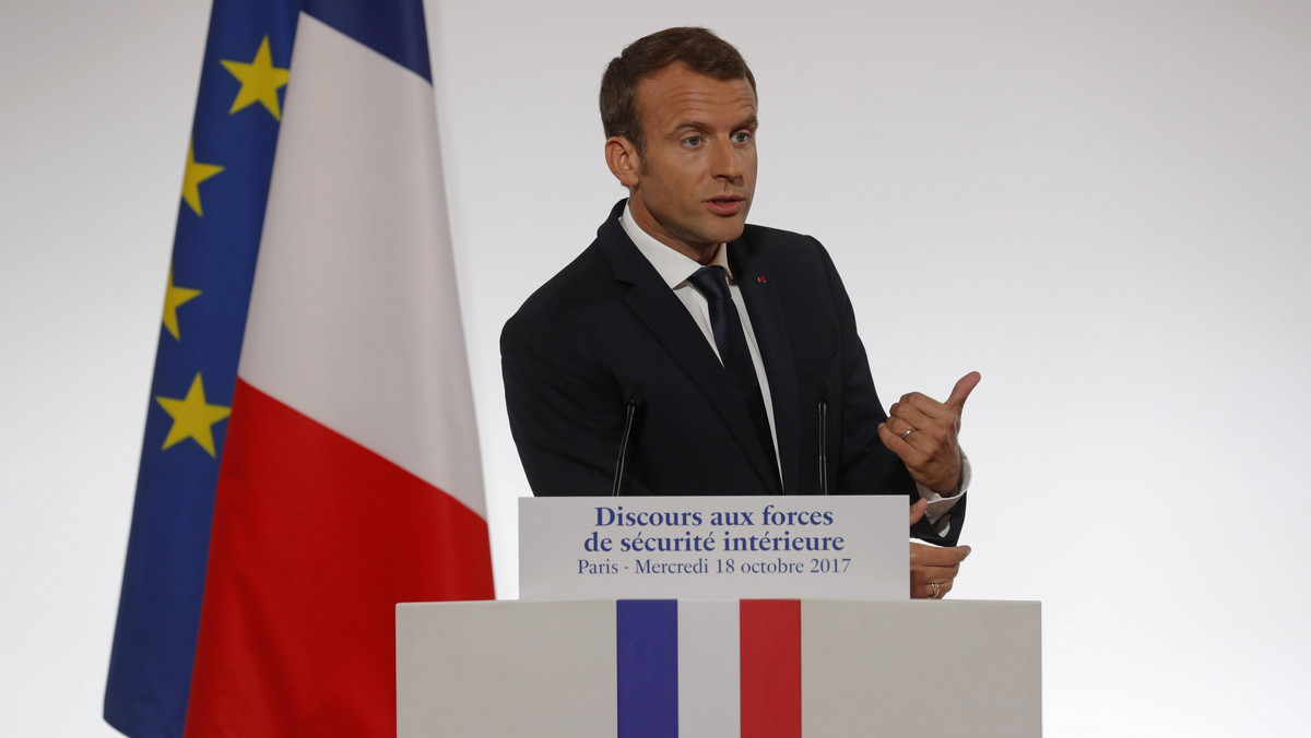 Prezydent Francji Emmanuel Macron przedstawił w środę swoją koncepcję reformy polityki obronnej oraz bezpieczeństwa, przewidującą utworzenie 10 tys. etatów w policji i żandarmerii w ciągu pięciu lat oraz przeciwdziałanie radykalizmowi religijnemu.