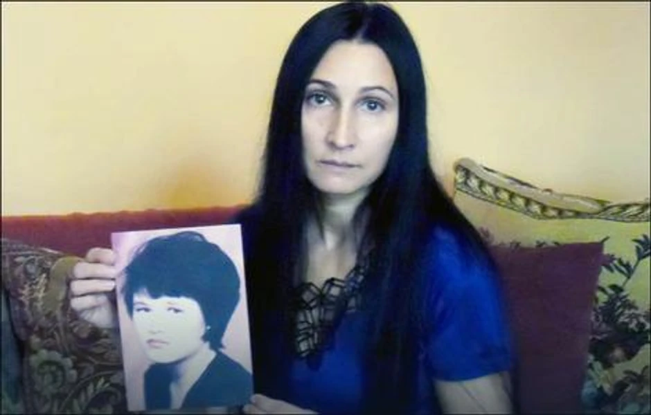 Viktorija Čagajeva sa fotografijom sestre Tatjane, koju je je Popov ubio
