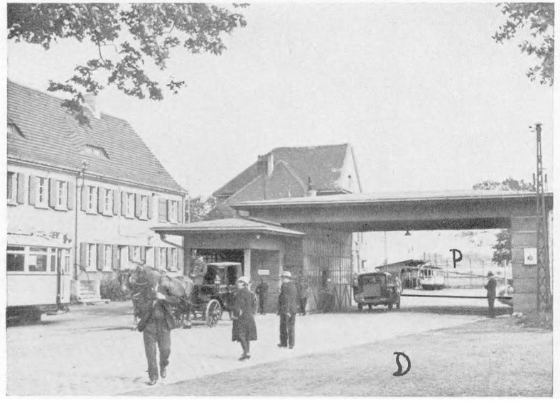 Przejście graniczne na głównej drodze łączącej Bytom z Królewską Hutą (Chorzowem) i Katowicami, ok. 1936 r.