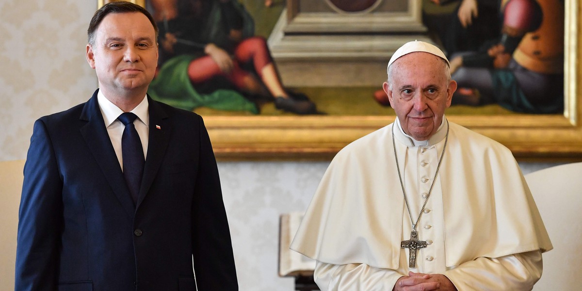 Pope Francis poses with Poland's President Andrzej Duda and Duda's wife, Agata Kornhauser-Duda durin