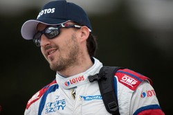Rajd Portugalii: Kubica jak zwykle... Uderzył w drzewo i urwał koło