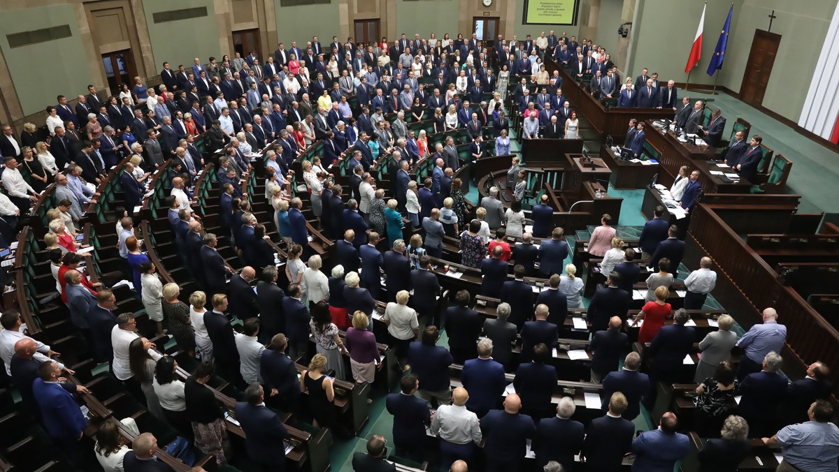 W czwartek przed godz. 23 Sejm przyjął 41 poprawek Senatu do nowelizacji Kodeksu karnego zaostrzającej kary m.in. za przestępstwa pedofilii. Ustawa trafi teraz do podpisu prezydenta.