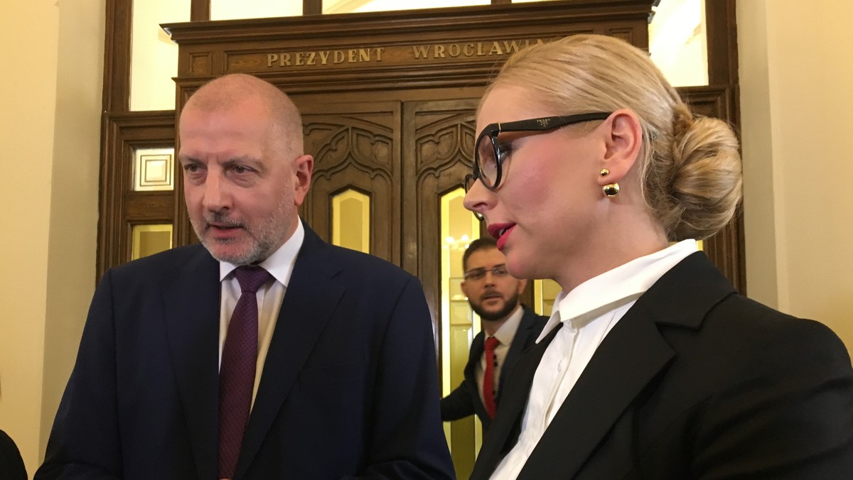 Magdalena Piasecka z Nowoczesnej została nowym wiceprezydentem Wrocławia. W Ratuszu zajęła stanowisko Anny Szarycz. Jej nominacja to efekt podpisanej wczoraj koalicji między prezydentem Wrocławia Rafałem Dutkiewiczem a szefem Nowoczesnej Ryszardem Petru.