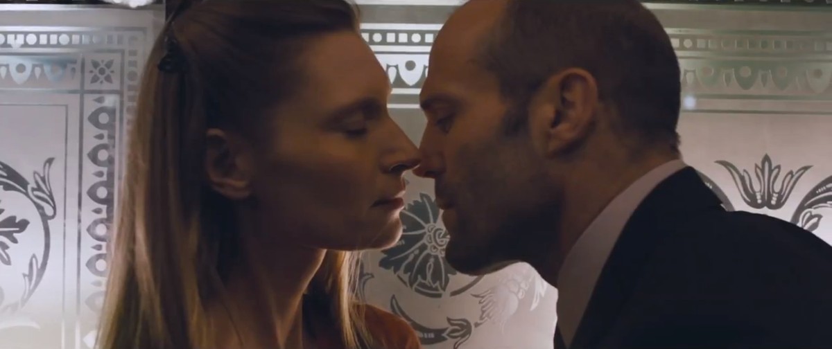 Agata Buzek i Jason Statham w filmie "Hummingbird"