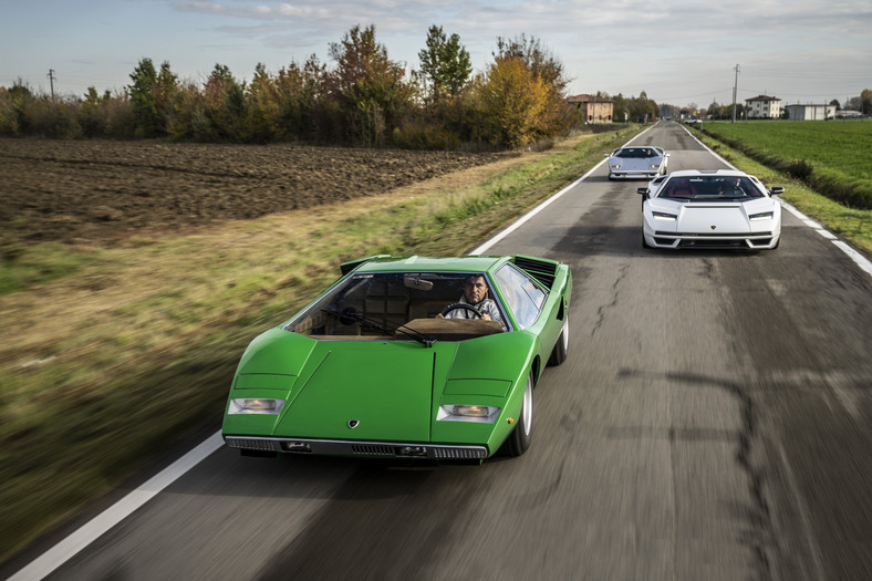 Lamborghini Countach LPI 800-4 rusza w drogę