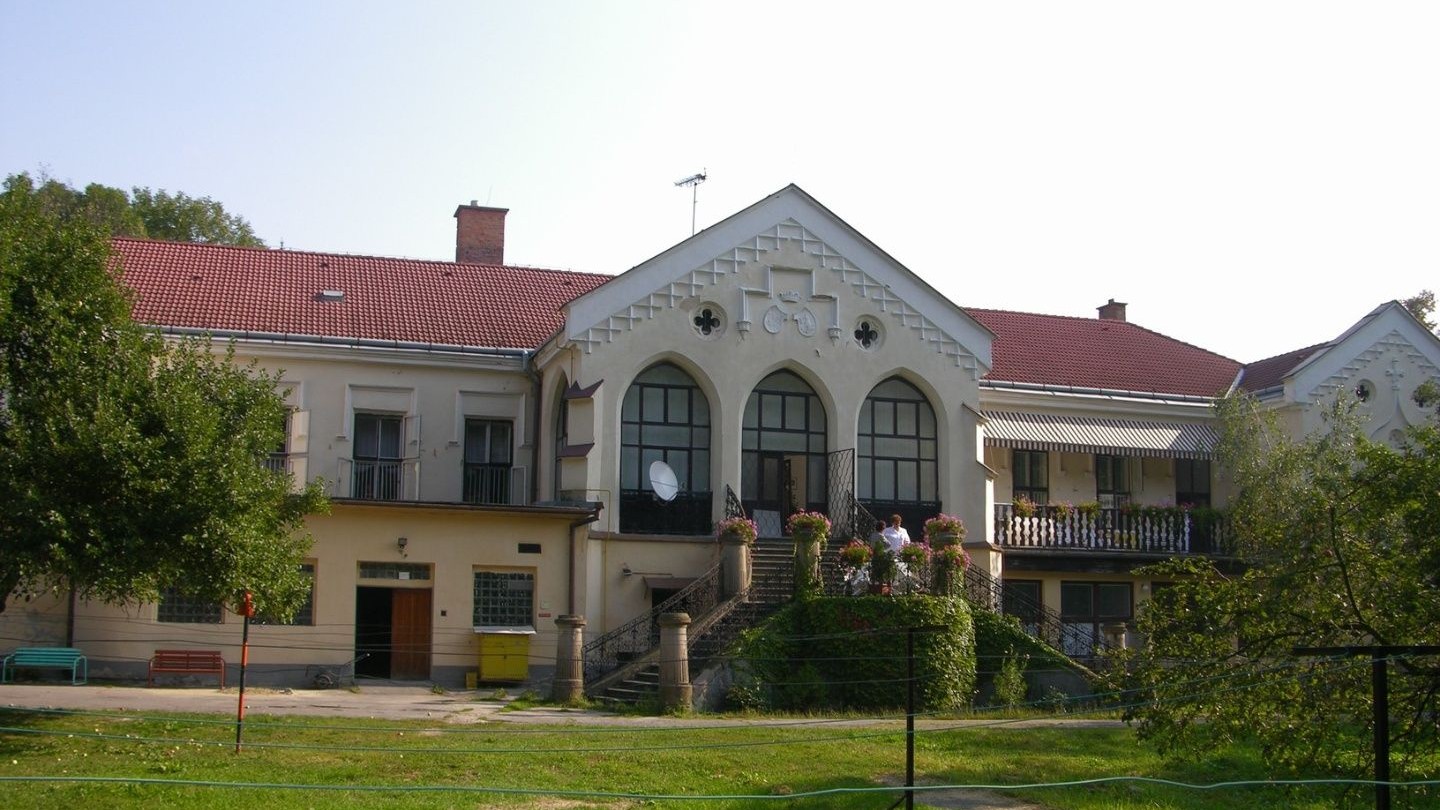 Kaštieľ v Dolnej Slatinke je na predaj.