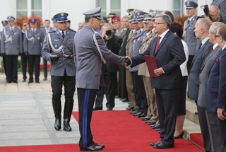 Prezydent wręczył nominacje generalskie oficerom policji