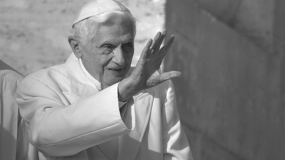 Papież Benedykt XVI nie żyje. Ks. Isakowicz-Zaleski: ta wypowiedź była wstrząsem