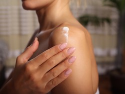 4 porady pielęgnacyjne, dzięki którym skóra łatwiej odzyska formę po zimie