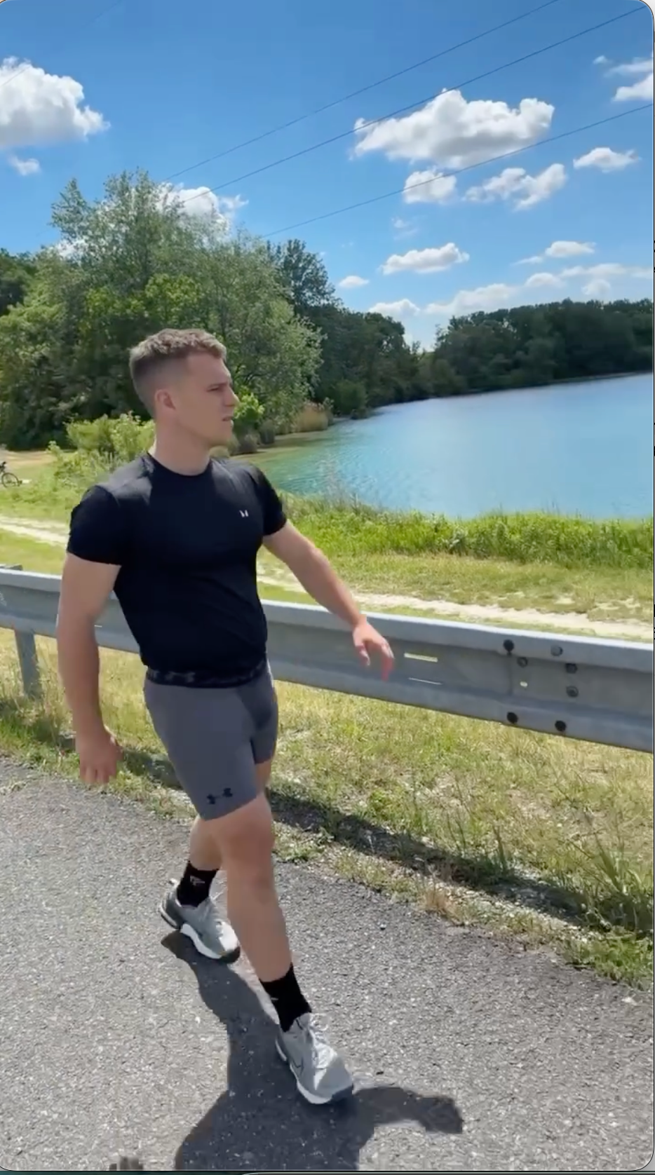 Jovinečko spravil paródiu na video premiéra Fica. 