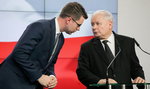 Opozycja: to szczyt upokorzenia! O czym Kaczyński szeptał z rzecznikiem rządu?