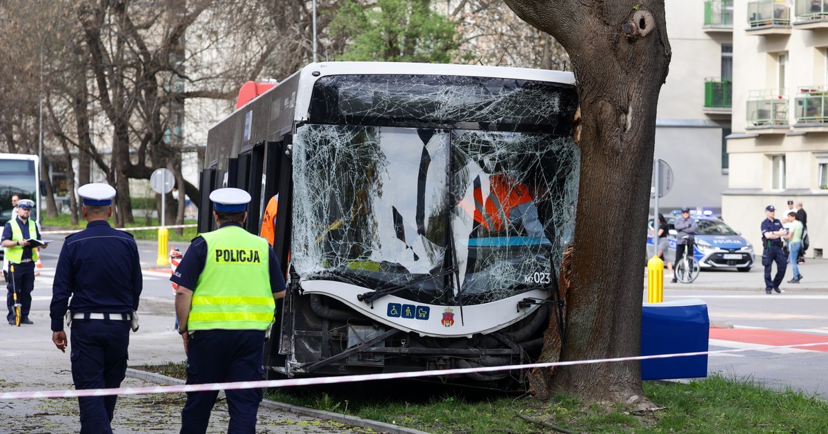 Wypadek autobusu miejskiego w Krakowie. Kierowca usłyszał zarzuty