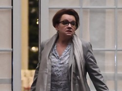 Minister Zalewska w niewytłumaczalnie krótkiej spódniczce na wyjazdowym posiedzeniu partii. FOTO