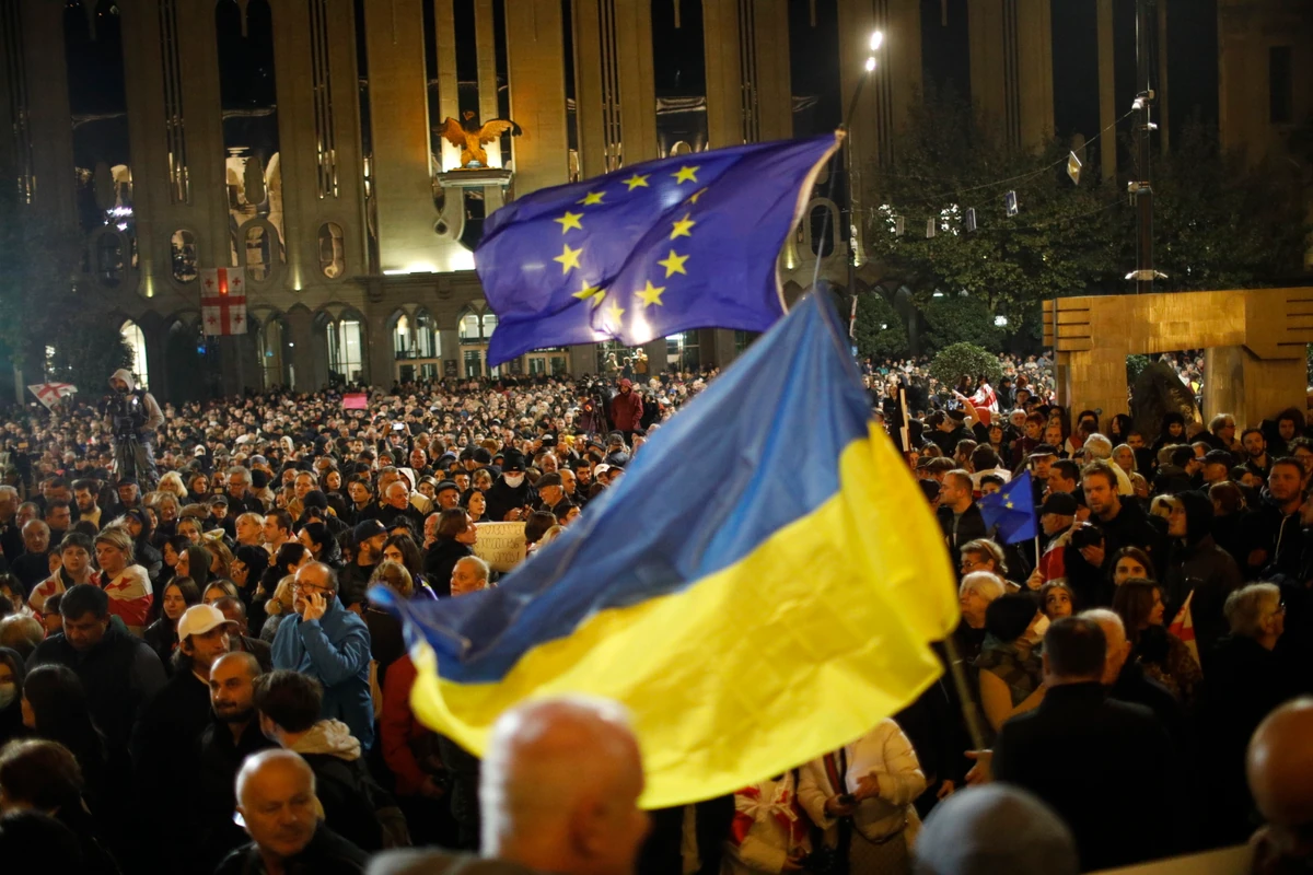  Gruzini wyszli na ulice. Tysiące na manifestacji przed parlamentem