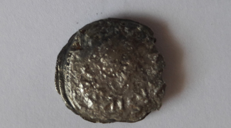 A bizánci ezüstpénzeket próbálták utánozni