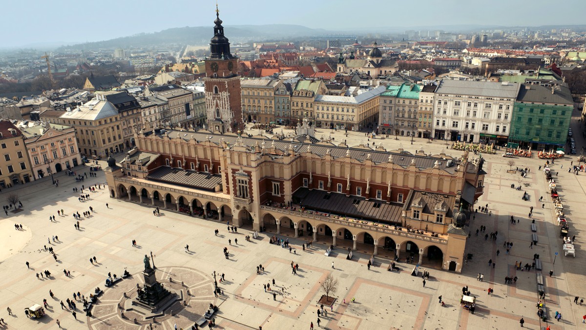 Chwalą gościnność, niskie ceny i pierogi, narzekają na kontrolerów komunikacji miejskiej, boją się rasizmu i tego, że nie dogadają się po angielsku, ale z reguły ich obawy okazują się płonne.