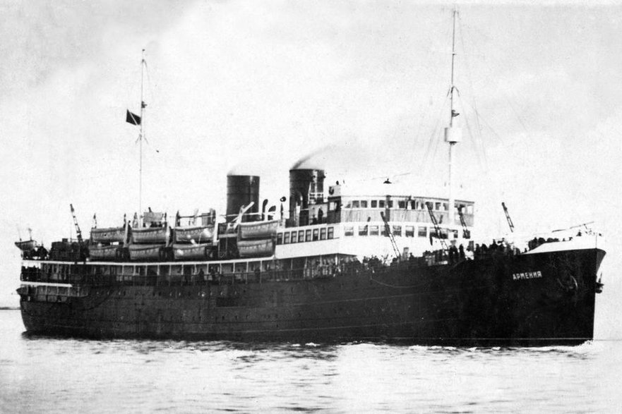 Na zatopionym statku Armenia  zginęło 5–7 tys. ludzi, a według niektórych danych nawet 10 tys. Była to kilkukrotnie większa liczba ofiar niż w przypadku Titanica, na którym zginęło zginęło 1496 osób.