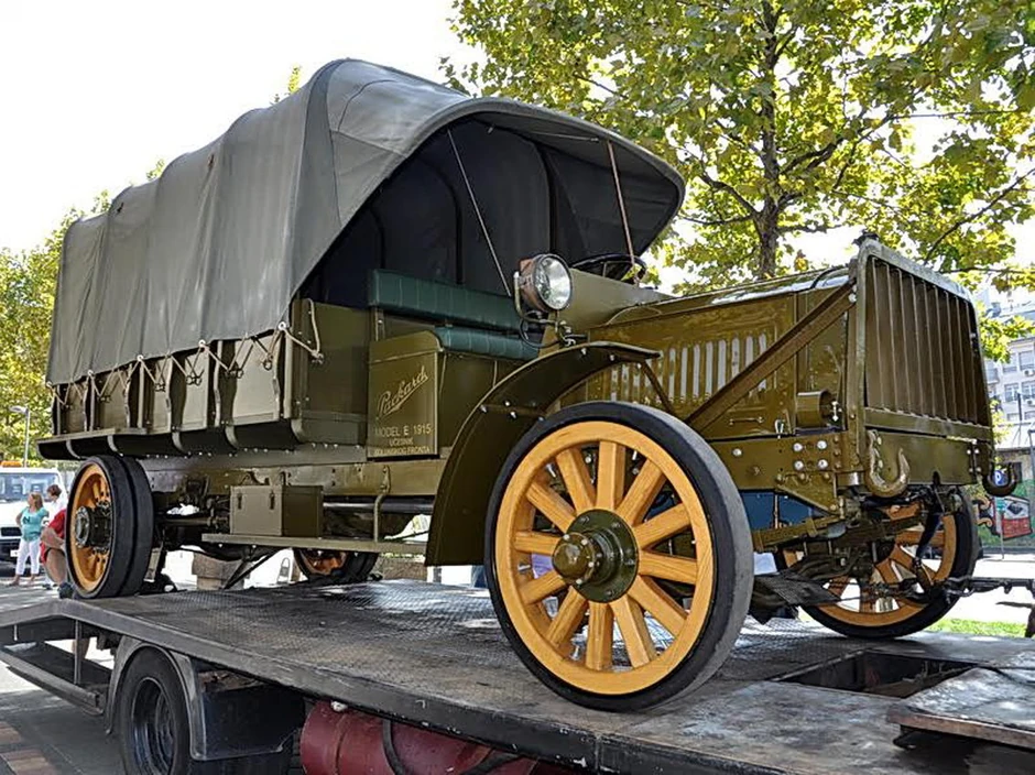 "Pakard" star 100 godina najlepši oldtajmer izložbe