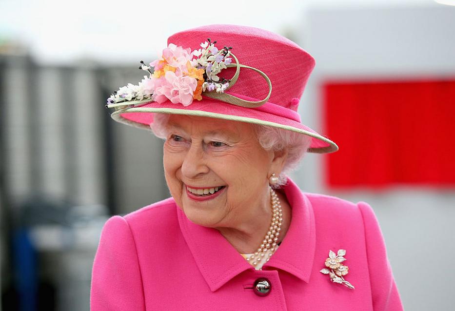 Nem ez lenne az első eset, hogy II. Erzsébet valami nagyon meglepőt tesz. Fotó: Getty Images