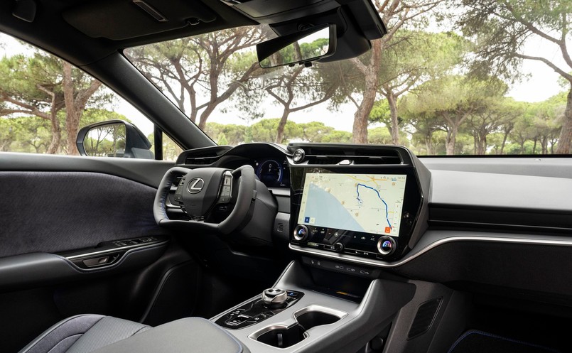 Nowy Lexus RZ 550e F SPORT