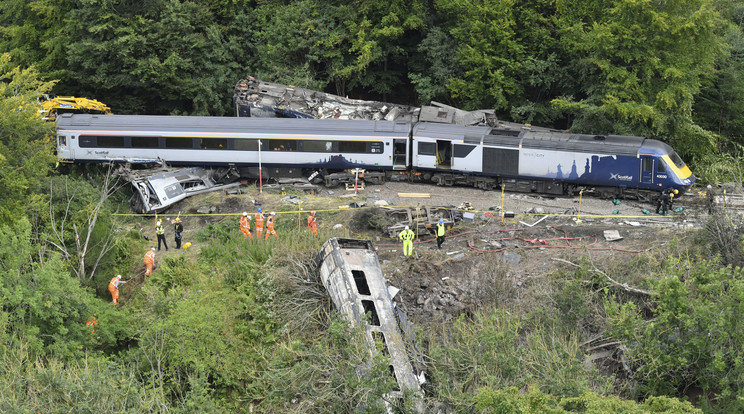Vonatszerencsétlenség Skóciában / Fotó: MTI/AP