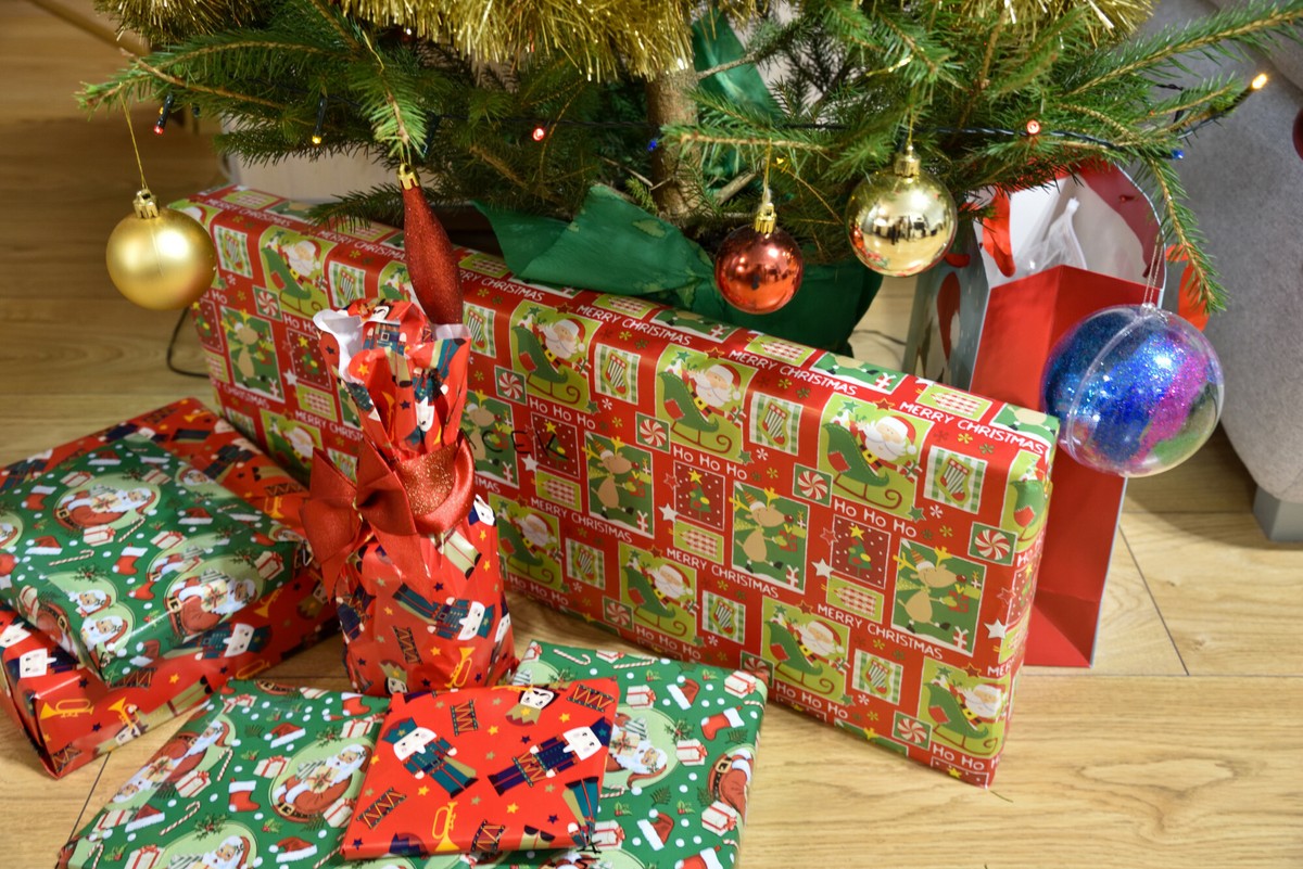 Takich prezentów spodziewaj się pod choinką. Oto ile i na co wydają Polacy [TYLKO U NAS]