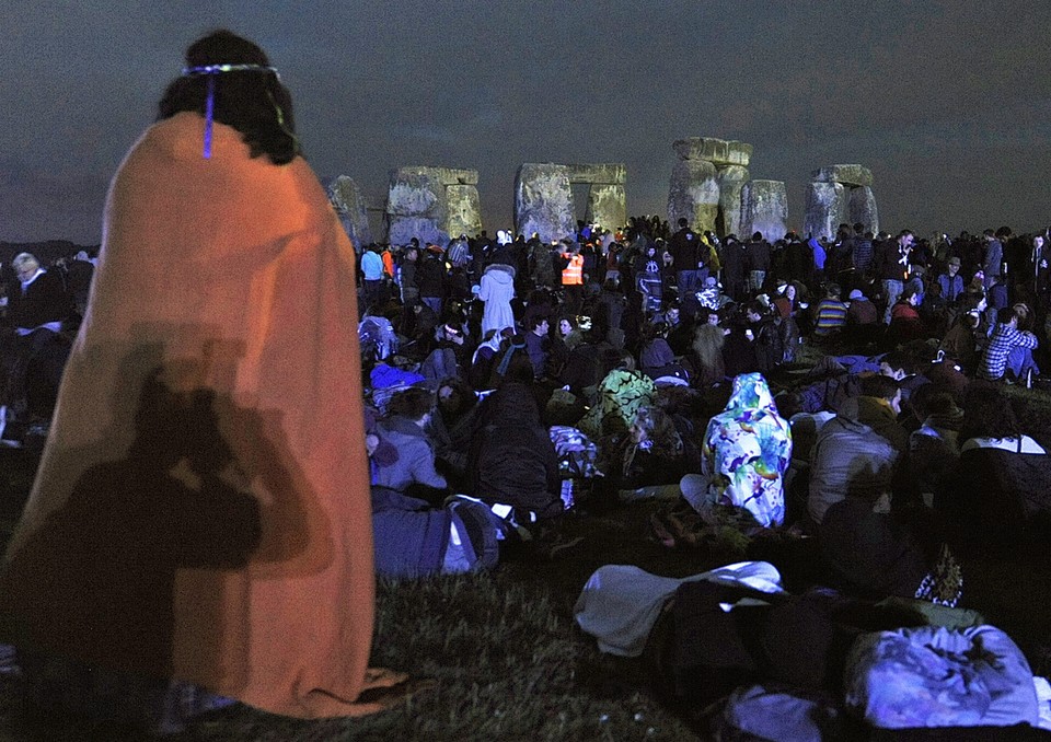 BRITAIN SUMMER SOLSTICE (Summer solstice at Stonehenge)