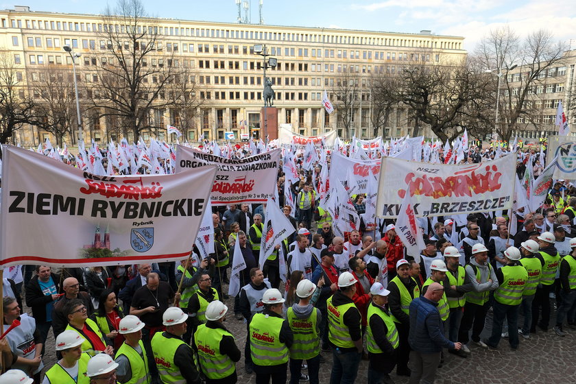 Pikieta Solidarności pod Urzędem Wojewódzkim w Katowicach