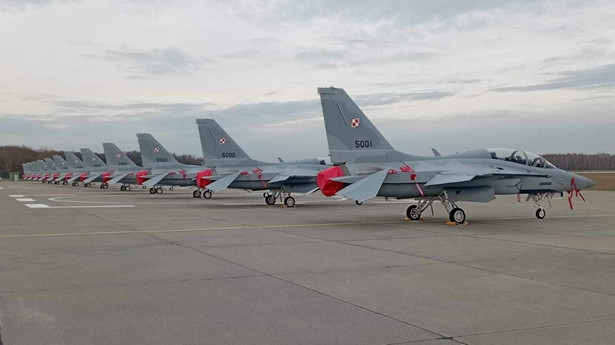 Wiceszef MON: Od dziś polskie Siły Powietrzne posiadają 12 koreańskich samolotów FA-50