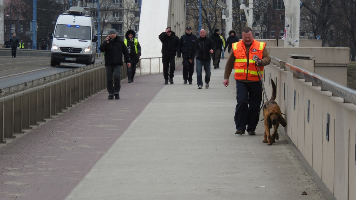 Poznań: szukali Ewy Tylman z wykorzystaniem psów tropiących